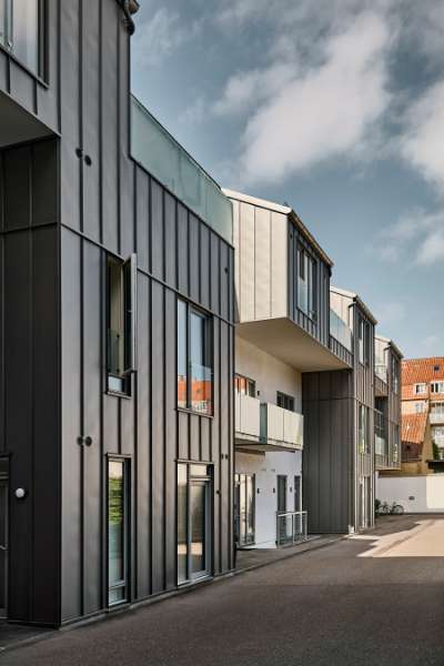 Von Unterrichtsräumen zu neuen Häusern mit Stahlfassaden und Stahldächern, Dannebrogsgade 43, 9000 Aalborg, Dänemark